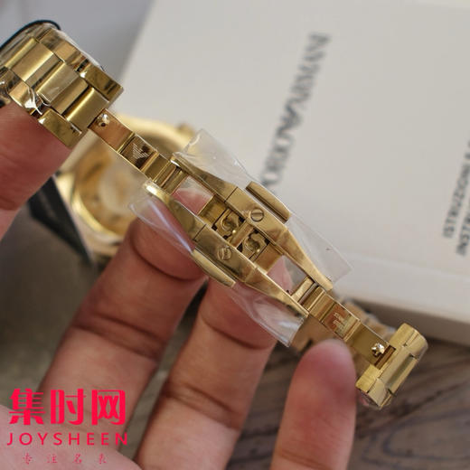 原单阿玛尼AR11657 贝母面 女士复古钢带石英腕表 | 贝壳表盘 × 日记窗设计 —— 腕间绽放的优雅诗篇 商品图6