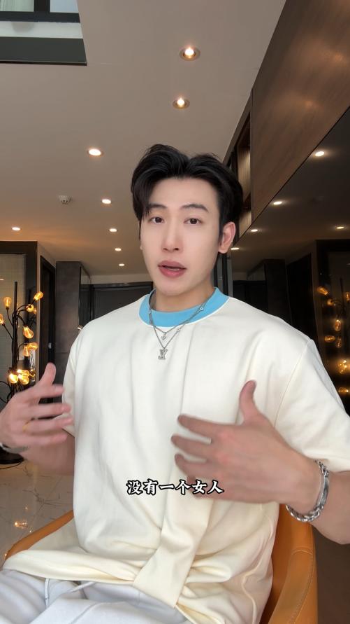 26T168SDSA男装2026新款高贵轻奢小众设计撞色侧边扭结设计圆领短袖T恤 商品图0