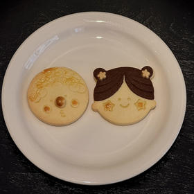 LITTLE WITCH 脸仔饼干1块，可以备注放在蛋糕上