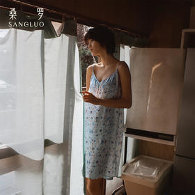 烂漫田园』桑罗蓝底碎花复古真丝吊带裙100%桑蚕丝女款2026新款