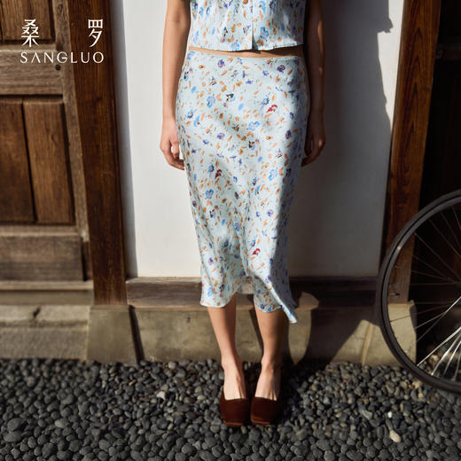 烂漫田园』桑罗蓝底碎花复古真丝半身裙100%桑蚕丝女款2026新款 商品图1