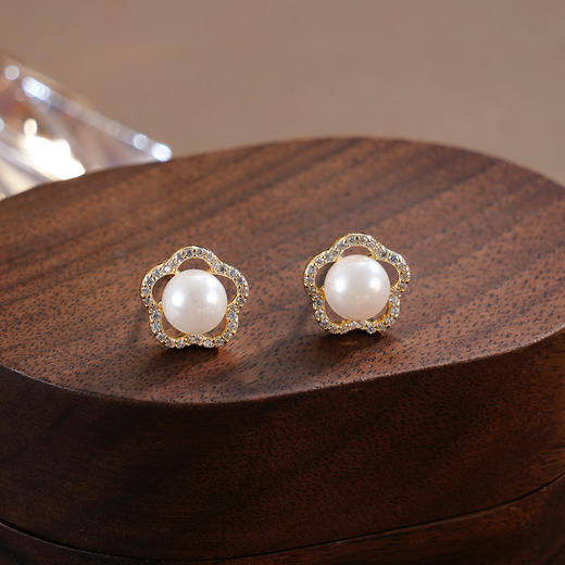 子佩集【花吻凝香】银S925珍珠惜王妃耳钉【XXED019】6mm珠镀金五瓣花朵2601 商品图2