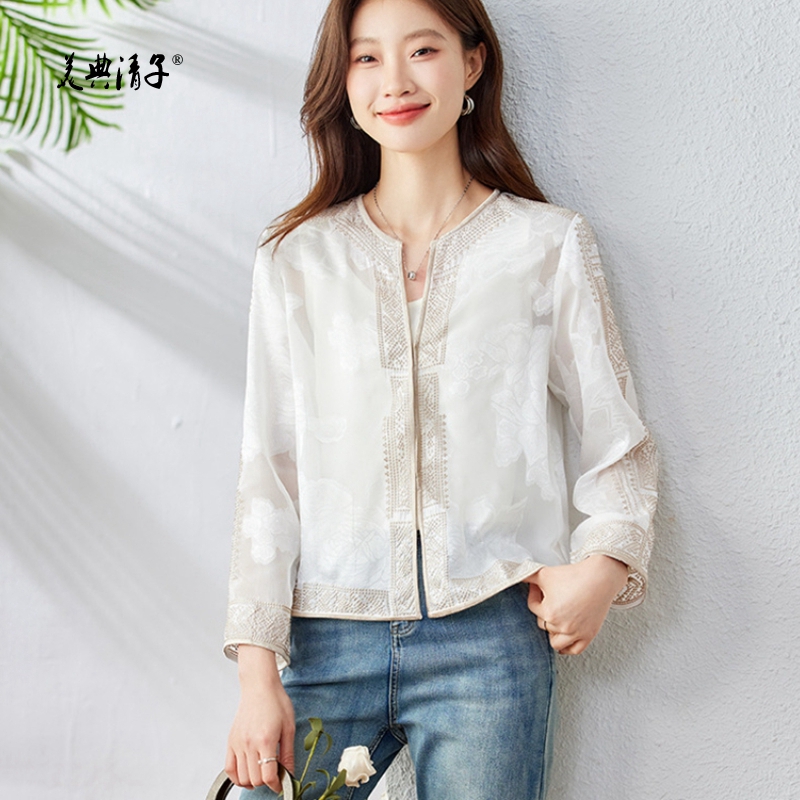 刺绣提花圆领暗扣长袖内里包边外套