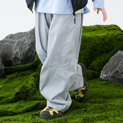 💕【 vonbonkids 山系斜纹轻量化超柔速干弯刀裤K07X26038款】⭐上新啦！ 专为春日踏青、徒步、露营设计 👀看这版型，宽松又利落，孩子跑跑跳跳完全没束缚，妥妥山系小达人范儿～ 商品图2