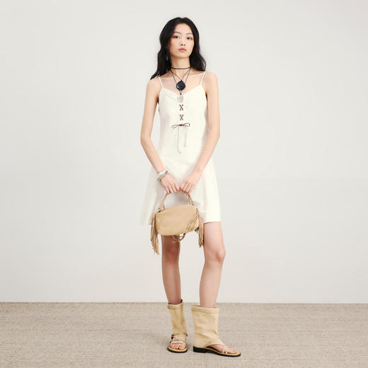 lost in echo2026年春夏新款V领绑带刺绣修身小A型显瘦连衣裙女 商品图4