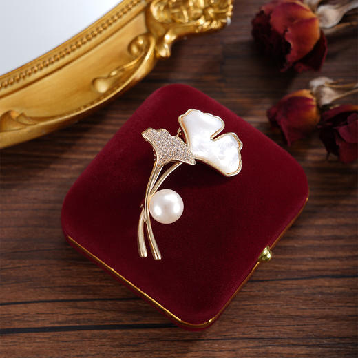 子佩集【杏运相伴】珍珠惜王妃胸针【ZXXZ001】10.5mm珠镀金银杏叶2601 商品图1