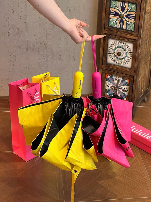 原单正品 Lu 露 Behappy 系列遮阳伞
天啦这配色实在太好看了吧 ！！
开启的夏日多巴胺 玫粉色vs 柠檬黄
这种高饱和的颜色真的一眼就会带来
好心情～ 商品图6