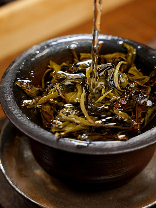 【名额过半！】【细叶王子】2026年春茶预售后山麓王子片区贡茶传奇：一叶难求的极致奢品 品细叶王子，享帝王口福：一汤入口，细腻之中见真质500克/团 8团/件 商品图6