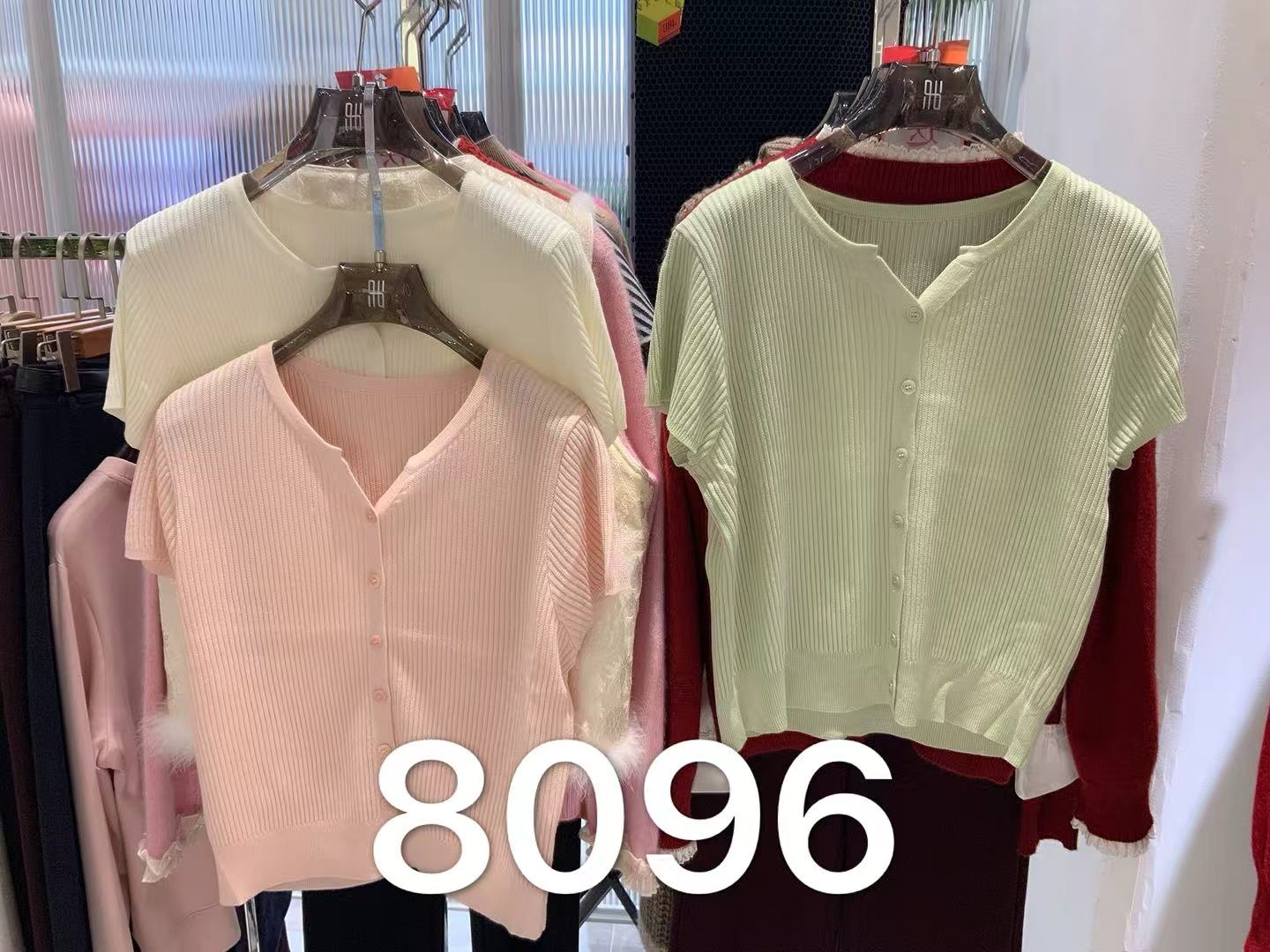 女装26春夏新品小V纽扣天丝短袖2292-8096