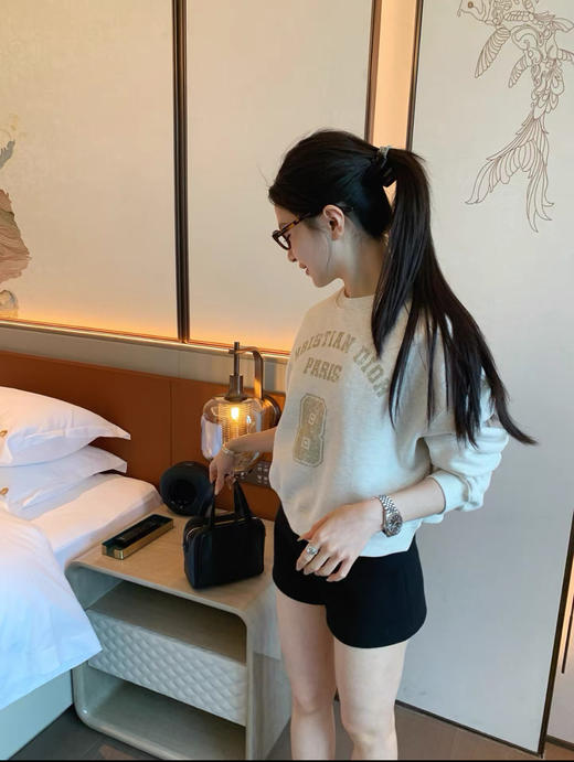 迪奥 2026春夏上新燕麦色8卫衣 商品图9