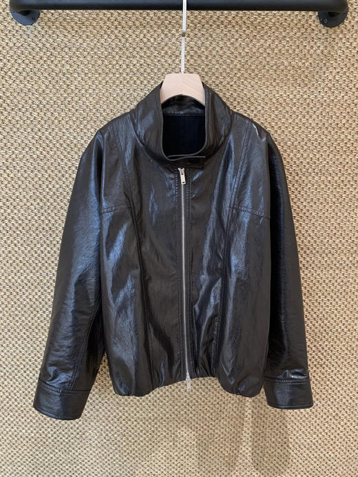 PU皮立领短款夹克外套 落肩宽松衣袖 透气舒适 光泽细腻 柔韧耐穿 自带复古滤镜 定制双向金属拉链头 慵懒随性 层次丰富 商品图3