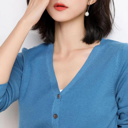 【79.9元2件】Aroma Haven·V领针织衫｜叠穿神器，横跨四季 商品图3