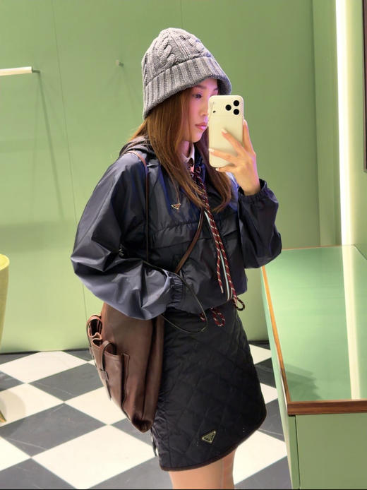 普拉达 最新款藏蓝色轻质尼龙连帽外套 商品图2