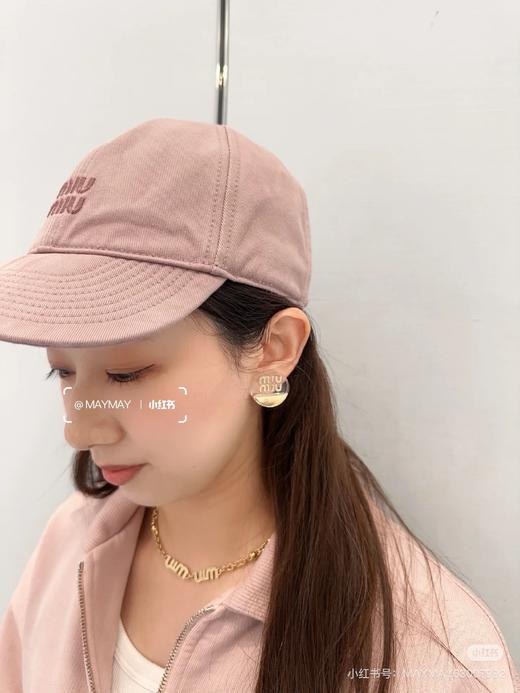 miumiu 缪缪  春夏休闲百搭简约帽子 LOGO刺绣潮流鸭舌帽 户外出行防紫外线遮脸遮阳帽 闺蜜 棉 棒球帽 男女同款情侣款 商品图10