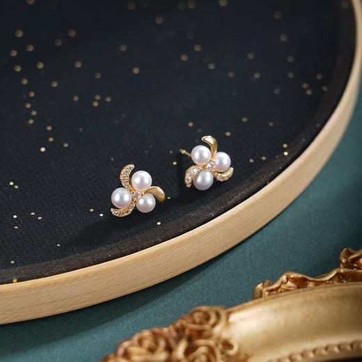 子佩集【风车漫旋】银S925珍珠惜王妃耳钉【MLEH029】3.8mm珠镀金风车三瓣花2601 商品图1
