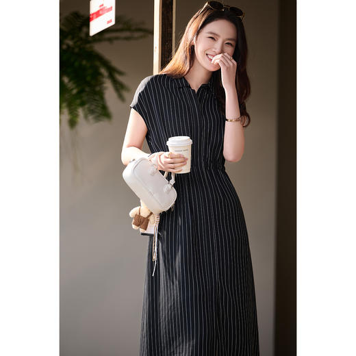 米思阳2026春夏优雅通勤轻职风OL黑白条纹半袖衬衫裙连衣裙女2155/4091 商品图3
