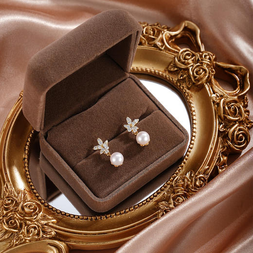 子佩集【幽兰天后】银S925珍珠惜王妃耳钉【XXED016】6.5mm珠镀金兰花草五瓣花2601 商品图1