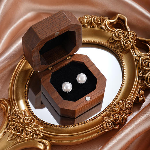 子佩集【花香梦萦】银S925珍珠惜王妃耳钉【SPE0410013】7mm珠太阳花2601 商品图1