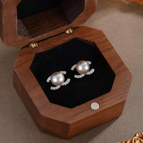 子佩集【可可佳人】银S925珍珠惜王妃耳钉【MZEH003】6.5mm珠双C灰绿珠2601