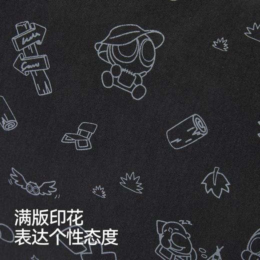 商场同款|森马罗小黑斜跨包男轻便饺子包情侣2026新款满印单肩包 商品图3