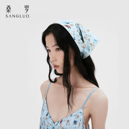 烂漫田园』桑罗蓝底碎花印花真丝丝巾100%桑蚕丝女百变造型配饰 商品图0