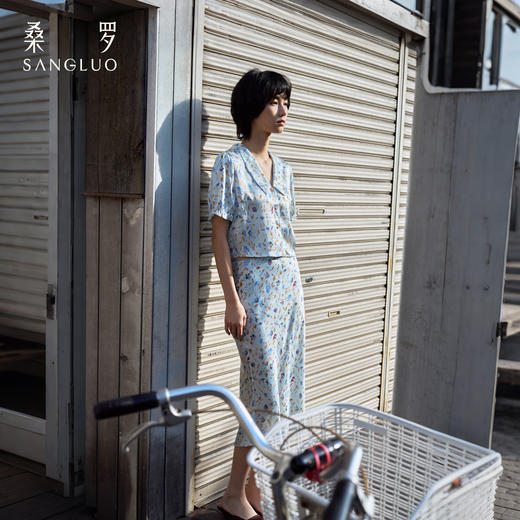 烂漫田园』桑罗蓝底碎花复古真丝半身裙100%桑蚕丝女款2026新款 商品图2