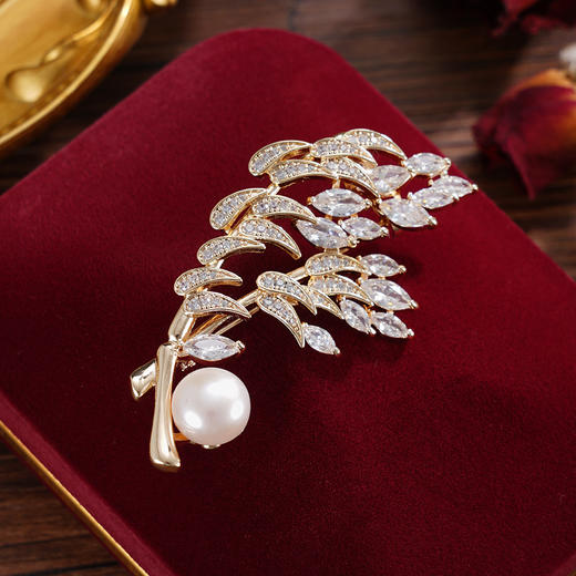 子佩集【嘉木摇瑞】珍珠惜王妃胸针【ZXXZ008】10.5mm珠镀金风树2601 商品图0