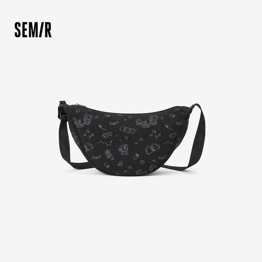 商场同款|森马罗小黑斜跨包男轻便饺子包情侣2026新款满印单肩包 商品图0