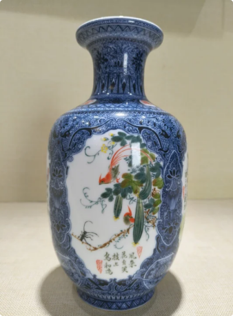 釉中彩青花开窗花鸟瓶