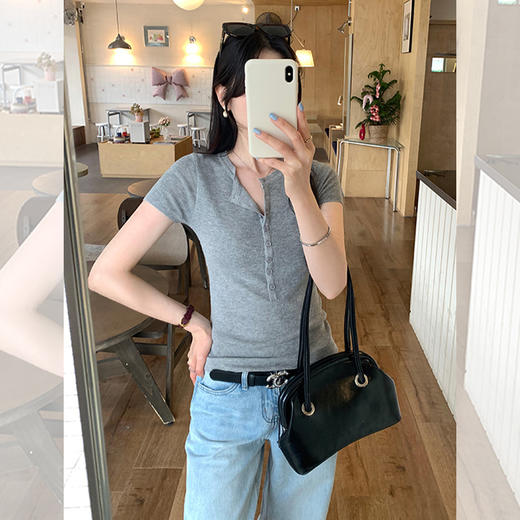 西遇亨特领纯色短袖T恤女2026年夏季新款极简风气质收腰修身上衣SS060235 商品图4