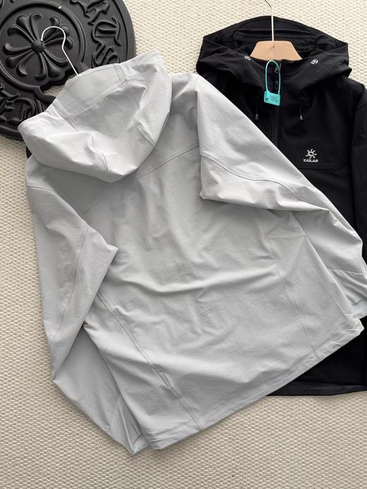 F032306春秋新款防风防雨耐磨耐刮情侣同款连帽软壳冲锋衣 商品图3