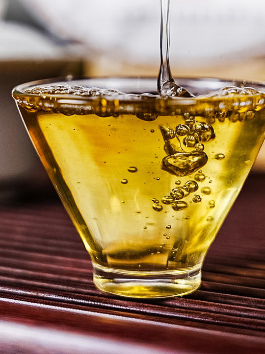 【名额过半！】【细叶王子】2026年春茶预售后山麓王子片区贡茶传奇：一叶难求的极致奢品 品细叶王子，享帝王口福：一汤入口，细腻之中见真质500克/团 8团/件 商品图3