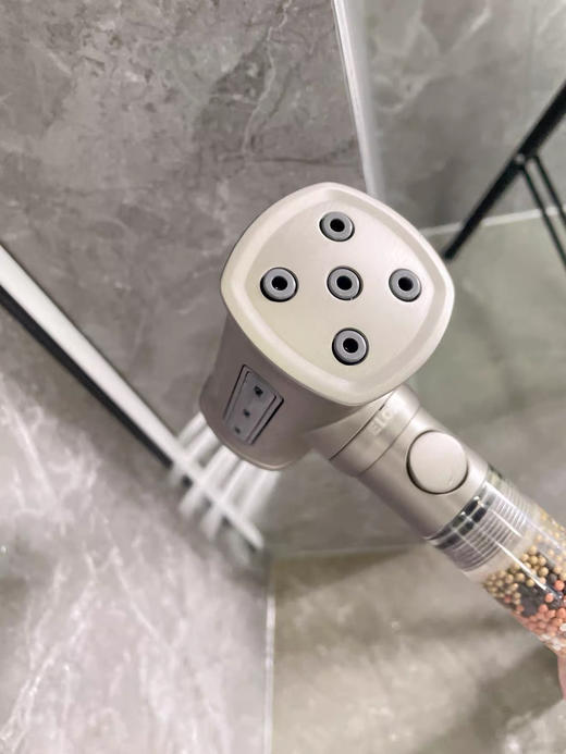 😎【依来德（ELOKT）水疗锤子花洒】🚨别再忍了！普通花洒洗到皮肤痒、头发枯，真的该换了！ 💦 依来德过滤增压花洒｜洗澡=做护肤SPA！ 洗出嫩滑肌+洗出柔顺发!！ 商品图3