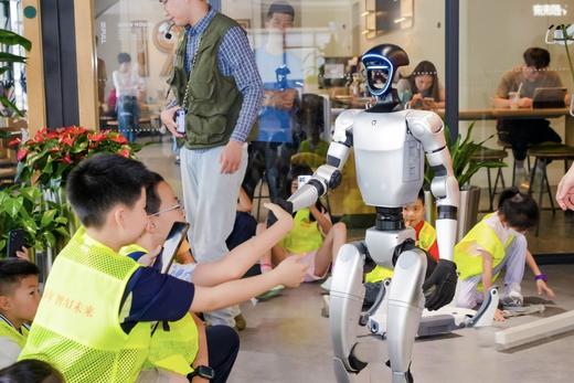 【五一/暑期】少数人才能体验到～江南亲子限定版！包船游西湖秘境，当西溪渔夫，大咖精讲南宋官窑，观摩杭州6小龙、浙大求是讲堂，体验莫干山乡村美学，宋代点茶，5钻酒店…暑期前60位立减600元 商品图5