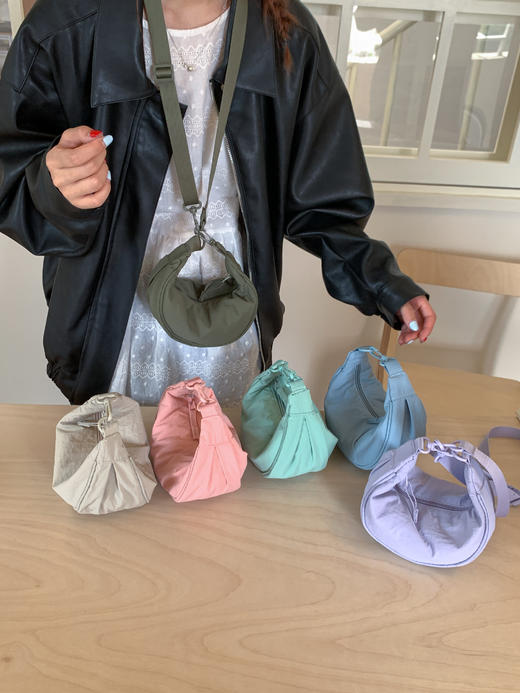 👜这个春夏，拒绝沉重💃【2026年新款U家同款-8色mini三背饺子包】❗️❗️经典永不过时的饺子包又上新啦😍饺子造型太可爱啦！！🔥 🌈一共8色哦~这也太好搭配啦！ 商品图2