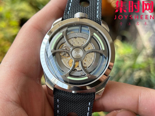K1新款MB&F MAD1S系列 战斧摆陀 紫 / 蓝——侧向读时 + 大摆陀“暴走旋转”的现象级机械玩具 男士腕表 表径42mm 商品图1