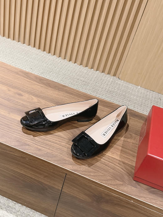 Roger Vivier 罗杰维维亚早春新新款U Look圆头平底鞋（DBG） 商品图3