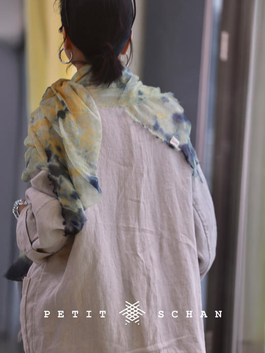 PETIT SCHAN小闪 ACC#055 In short supply 青黄不接 羊绒真丝手工扎染薄款围巾披肩 商品图4
