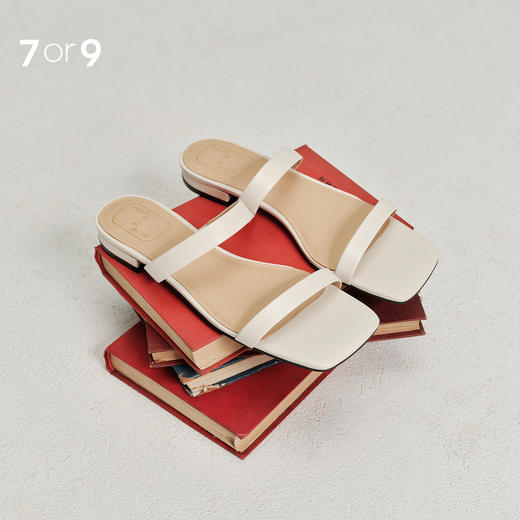 7or9露趾凉鞋平底一字带拖鞋雪绒花 商品图0