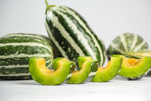 【博洋9号羊角蜜】 蜜瓜界的劳斯莱斯  甜脆多汁   汁水丰盈  香气满棚  酥脆  无渣  可食率99% 无农药种植 新鲜采摘  果园直发 商品图7