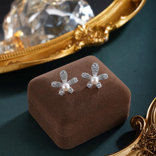 子佩集【花甜喜事】银S925珍珠惜王妃耳钉【MLEH014】5.4mm珠五瓣花2601 商品图1
