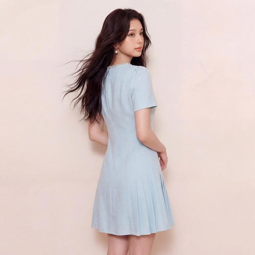奢姿大码女装2026夏季时尚V领百褶连衣裙胖妹妹气质清新显瘦长裙9962872057 商品图4