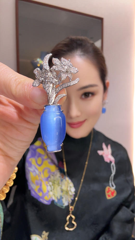 GAONAS  玲珑春色 中式温润蓝色梅瓶胸针11913ZB 商品图2