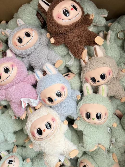 祖国版！当装饰摆件，品质巨好，无包装 THE MONSTERS-心动马卡龙搪胶脸搪胶挂件 商品图0