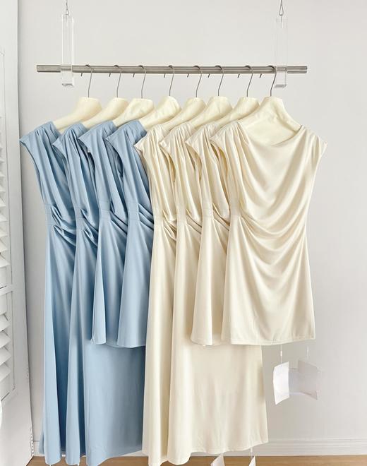 【气质知性简约短袖连衣裙】天赐小蛮腰，上身自带与生俱来的气质感 优雅且知性，腰部褶皱设计，穿届的"伪素颜"视觉显瘦 商品图2