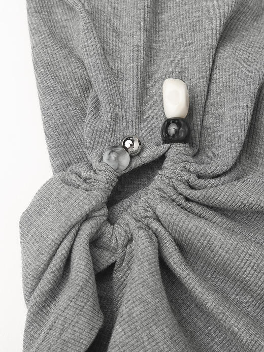 白色肌理感圆领无袖上衣女 侧边抽褶彩珠设计 修身显瘦百搭短袖 T 恤 商品图7