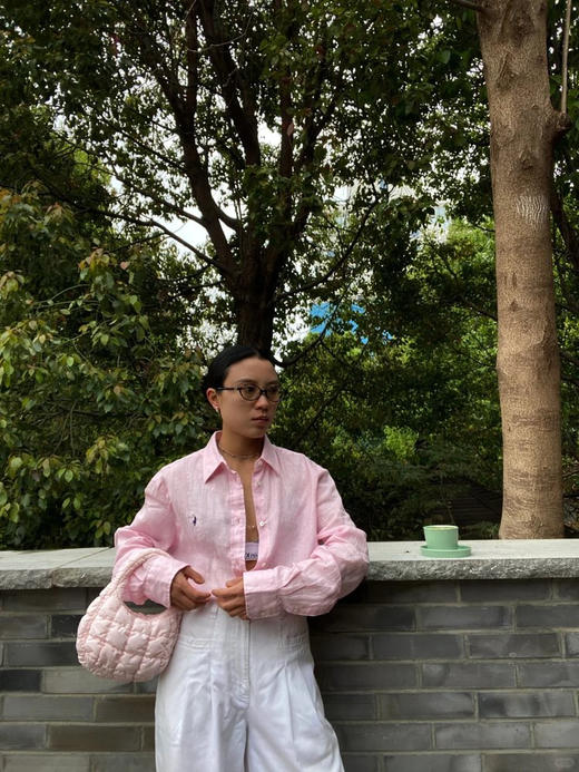 经典版型粉色亚麻衬衫 淡淡的樱花粉 不挑年龄的少女感 100%优质亚麻 吸湿速干 自然褶皱 好打理 宽松H版型 肩线自然垂落 商品图4