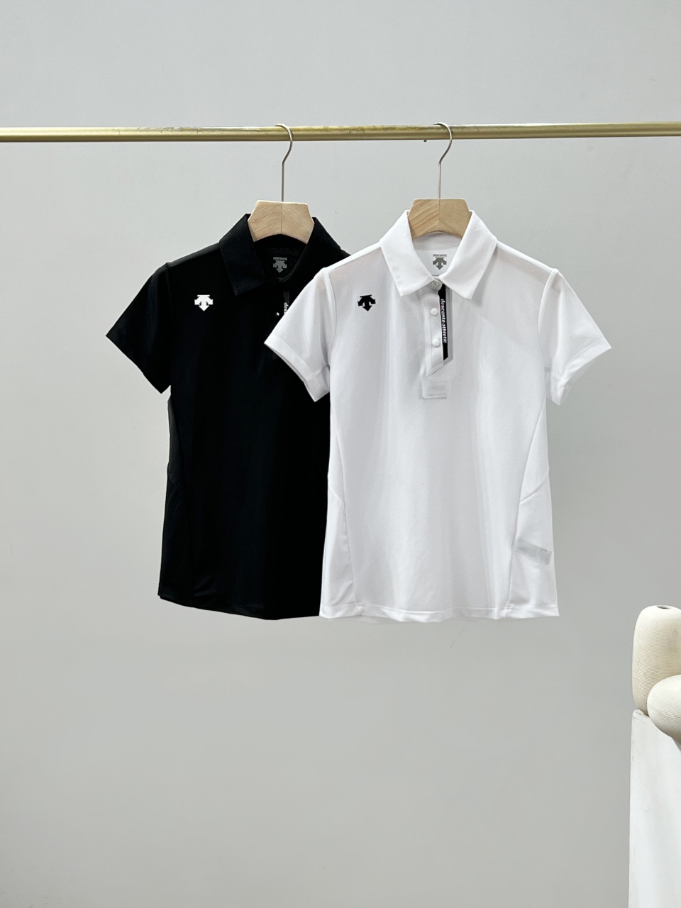 点此购买 迪桑特夏季女士TOUGH透气运动休闲翻领短袖POLO衫 qk 343149