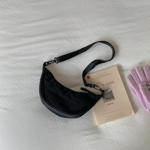 限量优惠立减💰10！【2026年新款U家同款-mini三背饺子包】❗️经典永不过时的饺子包.八色可选！✅可以单肩斜跨，可以手提手腕，还可以挂在包包上 商品图2