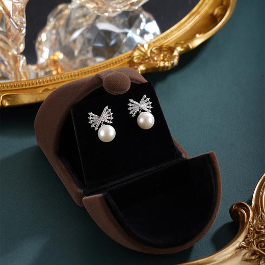 子佩集【蝶翼轻缚】银S925珍珠惜王妃耳钉【MLEH030】8.5mm珠蝴蝶结2601 商品图1